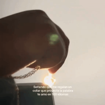 Collar de Amor en 100 Idiomas
